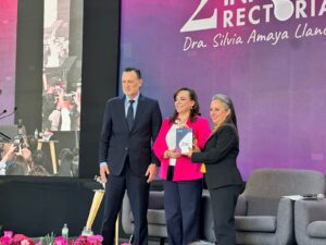 LA PRESIDENTA MUNICIPAL DE PINAL DE AMOLES, LUPITA RAMÍREZ, ACUDIÓ AL SEGUNDO INFORME DE ACTIVIDADES DE LA RECTORA DE LA UNIVERSIDAD AUTÓNOMA DE QUERÉTARO (UAQ),