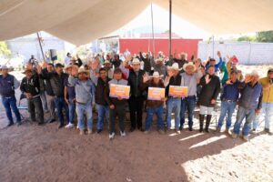 ENTREGA GASPAR TRUEBA APOYOS A GANADEROS