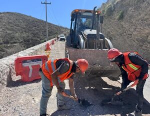TITULAR DE LA CEI SUPERVISA RECONSTRUCCIÓN DE CAMINOS EN PEÑAMILLER