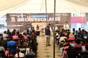 ENTREGA JAIRO MORALES 87 BECAS DEL PROGRAMA “TODO POR LA EDUCACIÓN” EN EL MILAGRO; SUMAN YA MÁS DE 2,800 APOYOS EN LA ADMINISTRACIÓN