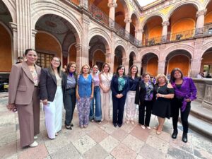LA PRESIDENTA MUNICIPAL DE PINAL DE AMOLES, LUPITA RAMÍREZ, EN COMPAÑÍA DE LA TITULAR DEL INSTITUTO MUNICIPAL DE LA MUJER,