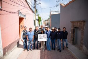 ROBERTO CABRERA SUPERVISA REHABILITACIÓN DE LA CALLE LUIS MONTAÑEZ EN EL CENTRO HISTÓRICO DE SAN JUAN DEL RÍO