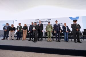 ASISTE FELIFER MACÍAS A LA ENTREGA DEL MÉRITO POLICIAL