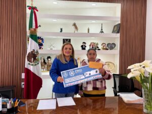 LA PRESIDENTA MUNICIPAL, LUPITA RAMÍREZ, EN DÍAS PASADOS REALIZÓ LA ENTREGA DE APOYO PARA LA ORGANIZACIÓN DE LAS FIESTAS PATRONALES EN HONOR A SAN JOSÉ,