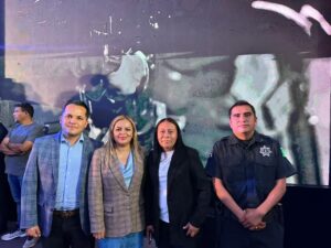 LA PRESIDENTA MUNICIPAL DE PINAL DE AMOLES, LUPITA RAMÍREZ, EN COMPAÑÍA DEL ING. IVÁN ZÁRATE, PRESIDENTE DEL SMDIF,