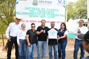 ENTREGA RUBÉN HERNÁNDEZ Y SEDESOQ 12 ACCIONES DE MEJORAMIENTO DE VIVIENDA EN JALPAN