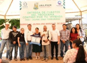 ENTREGA RUBÉN HERNÁNDEZ JUNTO A IVEQ ACCIONES DE VIVIENDA EN YERBABUENA