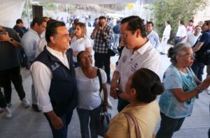 LUIS NAVA ENCABEZA ENTREGA DE OBRA EN EL PARAÍSO