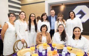 ASISTE RECTORA UAQ A ENCUENTRO DE MUJERES LÍDERES EN LA FECAPEQ