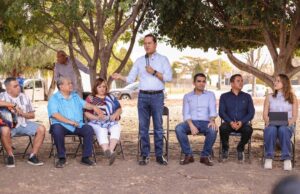 CHEPE GUERRERO SE REÚNE CON VECINOS DEL FRACCIONAMIENTO PASEOS DEL BOSQUE