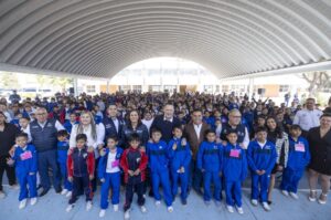 ENCABEZA GOBERNADOR ENTREGA DE AULAS EN PRIMARIAS DE JURICA PUEBLO