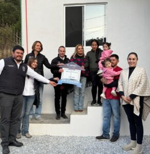 ENTREGA TITULAR DEL IVEQ VIVIENDA A FAMILIA AFECTADA POR LAS LLUVIAS