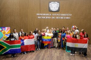 PRESENTA FELIFER MACÍAS CARTEL DE LAS ACTIVIDADES POR 300 ANIVERSARIO DEL INICIO LA CONSTRUCCIÓN ACUEDUCTO DE QUERÉTARO Y EL FESTIVAL DE COMUNIDADES EXTRANJERAS 2026