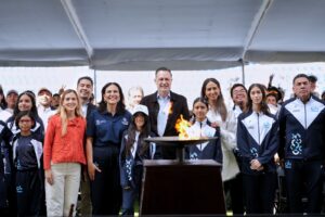 PARTICIPA FELIFER MACÍAS EN EL ABANDERAMIENTO DE LA SELECCIÓN ESTATAL DE QUERÉTARO QUÉ PARTICIPARÁ EN LA OLIMPIADA NACIONAL CONADE 2026