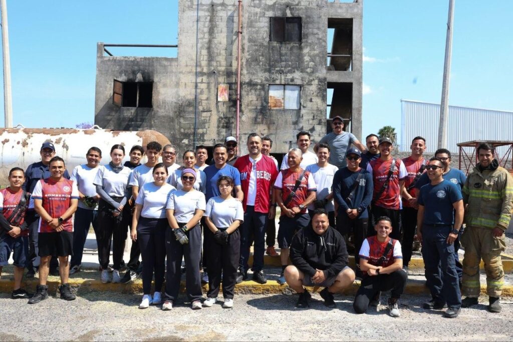 RECONOCE LUIS NAVA LABOR DE LOS BOMBEROS QUERETANOS