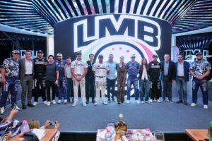 ACUDE FELIFER MACÍAS A LA PRESENTACIÓN DEL UNIFORME DE CONSPIRADORES DE QUERÉTARO