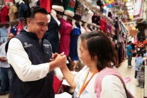 REALIZA LUIS NAVA RECORRIDO EN EL MERCADO REFORMA DE SAN JUAN DEL RÍO