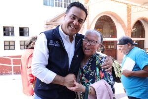 ENTREGA LUIS NAVA CANASTAS ALIMENTARIAS EN EL MARQUÉS