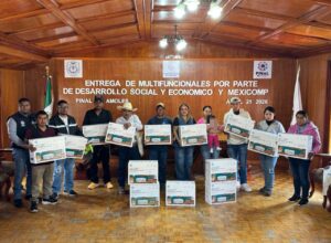 LA PRESIDENTA MUNICIPAL DE PINAL DE AMOLES, LUPITA RAMÍREZ, ENCABEZÓ EN EL SALÓN DE CABILDO LA ENTREGA DE 14 EQUIPOS MULTIFUNCIONALES A BENEFICIARIOS DEL PROGRAMA DE APOYO TECNOLÓGICO,