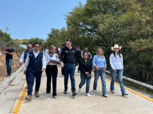 ENTREGA GOBERNADOR MAURICIO KURI Y LUPITA RAMÍREZ CAMINO REHABILITADO EN EPAZOTES GRANDES,PINAL DE AMOLES.