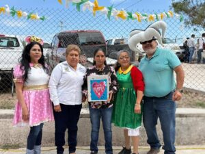 LA PRESIDENTA MUNICIPAL ANA KAREN JIMÉNEZ, DIO INICIO A UN RECORRIDO DE CELEBRACIÓN CON MOTIVO DEL DÍA DEL NIÑO Y EL DÍA DE LAS MADRES.