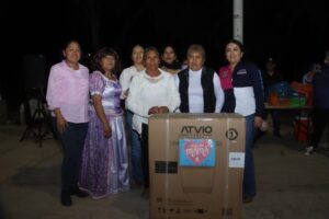 LA PRESIDENTA MUNICIPAL ANA KAREN JIMÉNEZ, CONTINÚA CON EL RECORRIDO DE CELEBRACIÓN CON MOTIVO DEL DÍA DEL NIÑO Y EL DÍA DE LAS MADRES.