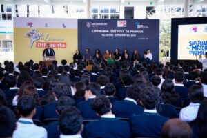 ENTREGA GINA SÁNCHEZ COMPUTADORAS A GANADORES DE LA CONVOCATORIA TALENTO DIFerente CONALEP