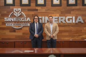 EL FISCAL GENERAL, VÍCTOR ANTONIO DE JESÚS HERNÁNDEZ, SOSTUVO UNA REUNIÓN DE TRABAJO CON EL DIPUTADO LOCAL ERIC SILVA HERNÁNDEZ, INTEGRANTE DE LA LXI LEGISLATURA DEL ESTADO DE QUERÉTARO.