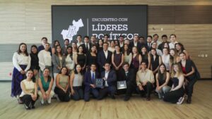 SE REÚNE LUIS NAVA CON ALUMNOS DE LA UNIVERSIDAD ANÁHUAC
