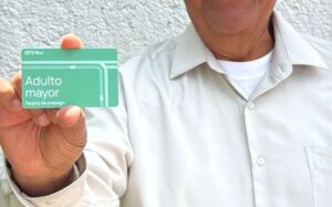 ADULTOS MAYORES DE HUIMILPAN ACCEDEN A TRANSPORTE CON TARIFA PREFERENCIA