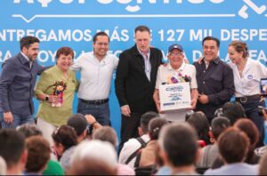 CHEPE GUERRERO Y MAURICIO KURI ENTREGAN MÁS DE 200 DESPENSAS A FAMILIAS DE CORREGIDORA