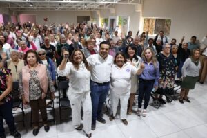 VISITA LUIS NAVA GRUPO DEL ADULTO MAYOR EN SAN JUAN DEL RÍO