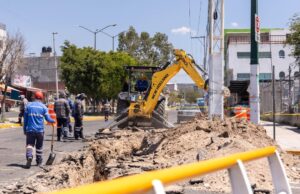 MUNICIPIO DE CORREGIDORA CIERRA LA CIRCULACIÓN EN GLORIETA DE BLVD. LAS AMÉRICAS, POR SOCAVÓN