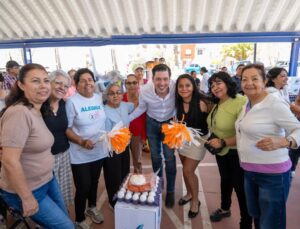 RODRIGO MONSALVO FORTALECE EL APOYO A ADULTOS MAYORES CON ENTREGA DE DESPENSAS EN EL MARQUÉS