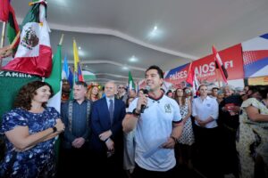 INAUGURA FELIFER MACIAS FESTIVAL DE COMUNIDADES EXTRANJERAS EDICIÓN PAMBOLERA