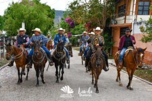 CABALGATA TRADICIONAL EN ACATITLÁN DE ZARAGOZA FORTALECE LA CONVIVENCIA Y LAS RAÍCES CULTURALES