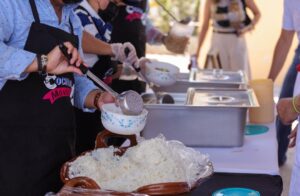 “COCINA MÓVIL” LLEVA ALIMENTOS GRATUITOS A FAMILIAS DE PURÍSIMA DE LA CUEVA