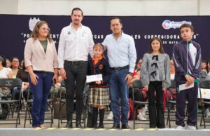 CHEPE GUERRERO ENTREGA MÁS DE 9 MIL BECAS A ESTUDIANTES DE CORREGIDORA