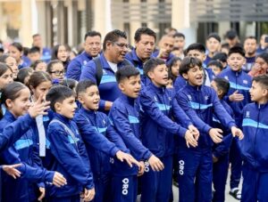ABANDERA USEBEQ A DELEGACIÓN QUERETANA RUMBO A LOS JUEGOS DEPORTIVOS NACIONALES ESCOLARES 2025-2026