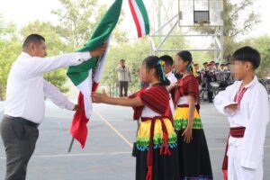 EL PRESIDENTE MUNICIPAL ALEJO SÁNCHEZ DE SANTIAGO ASISTE A LA 2.ª DEMOSTRACIÓN DE BANDAS DE GUERRA Y ESCOLTAS DE BANDERA NACIONAL