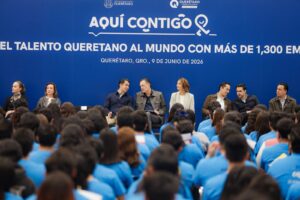 ASISTE FELIFER MACÍAS AL ABANDERAMIENTO DE ESTUDIANTES DEL PROGRAMA CONTIGO BECA EMBAJADORES 2026