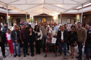 ENTREGA MUNICIPIO DE TEQUISQUIAPAN TÍTULOS DE PROPIEDAD A FAMILIAS DE AMPLIACIÓN SANTA FE.