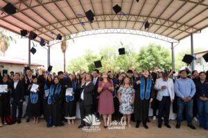 YUNI BENÍTEZ CELEBRA EL ESFUERZO Y LOS SUEÑOS CUMPLIDOS DE 41 JÓVENES SERRANOS GRADUADOS DE LA UTSJR