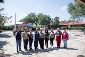 ROBERTO CABRERA Y TITULAR DE IFEQ ENTREGAN Y SUPERVISAN OBRAS EN CINCO ESCUELAS DE SAN JUAN DEL RÍO