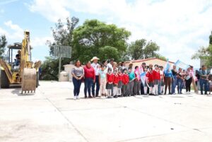 LA PRESIDENTA MUNICIPAL ANA KAREN JIMÉNEZ ARRANCÓ UNA NUEVA OBRA EN LA COMUNIDAD DE ALTO BONITO, PEÑAMILLER