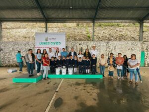 LUNES CÍVICO FORTALECE A INSTITUCIONES EDUCATIVAS DE MOHONERA DE GUDIÑO