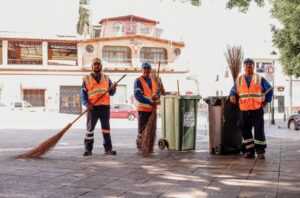 MUNICIPIO DE CORREGIDORA FORTALECE IMAGEN URBANA CON INCREMENTO DE RUTAS DE BARRIDO MANUAL