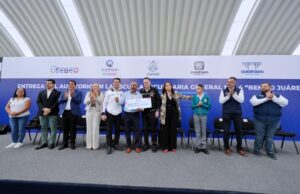 ENCABEZAN FELIFER MACÍAS Y MAURICIO KURI LA ENTREGA DEL AUDITORIO EN LA ESCUELA SECUNDARIA GENERAL No. 4 “BENITO JUÁREZ”