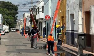 CONTINÚA EL RETIRO DE CABLEADO EN DESUSO DE LAS PRINCIPALES AVENIDAS DE LA CAPITAL