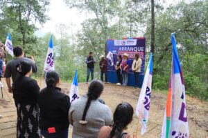 LA PRESIDENTA MUNICIPAL DE PINAL DE AMOLES, LUPITA RAMÍREZ, EN COMPAÑÍA DE LA REGIDORA LISBETH PLAZA Y EL EQUIPO DE OBRAS PÚBLICAS
